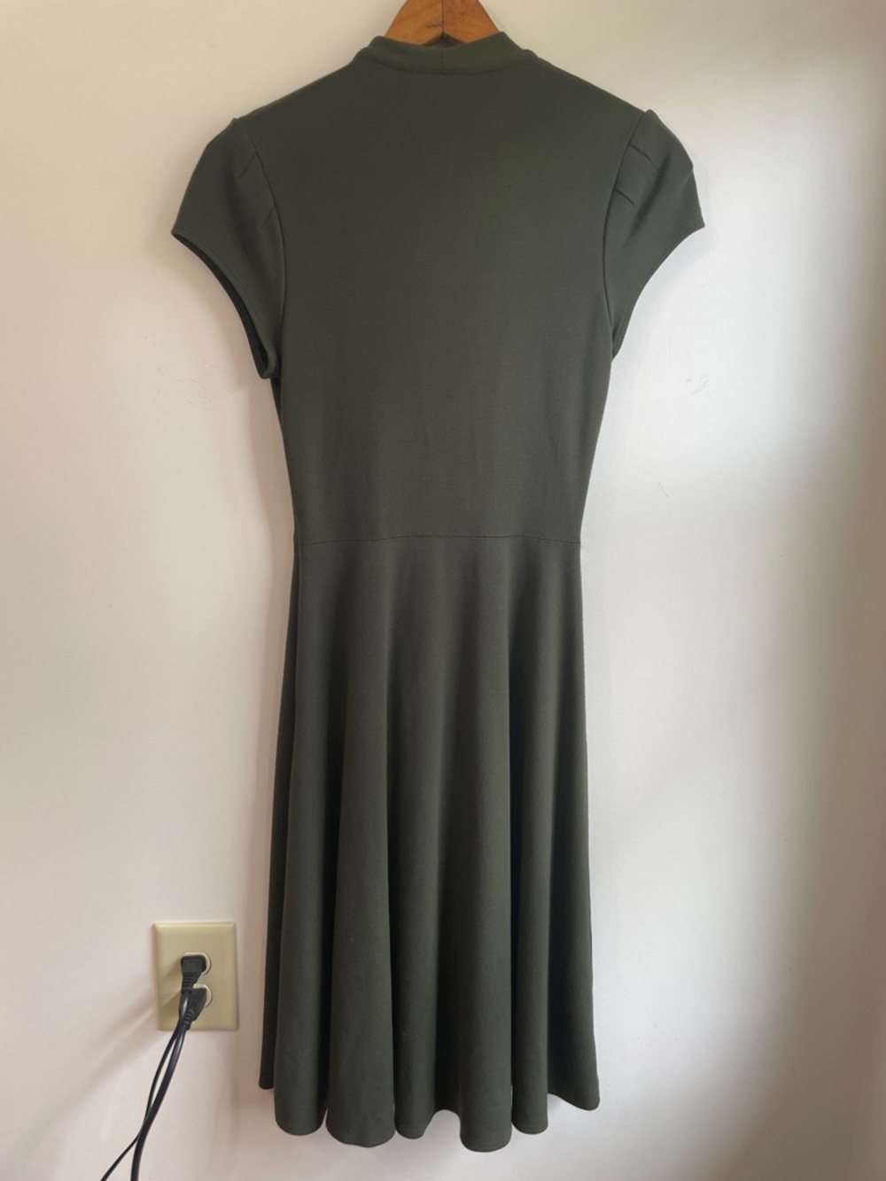 Trashy Diva by Candace Gwinn Olive Green V-Neck Cap Sleeve Midi Jenny Dress Sz 4 - Picture 8 of 12